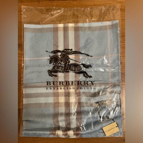 Burberry Cashmere Scarf - Picture 1 of 1